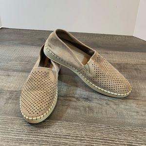 Cougar "cruz" suede perforated shoes size 8.5